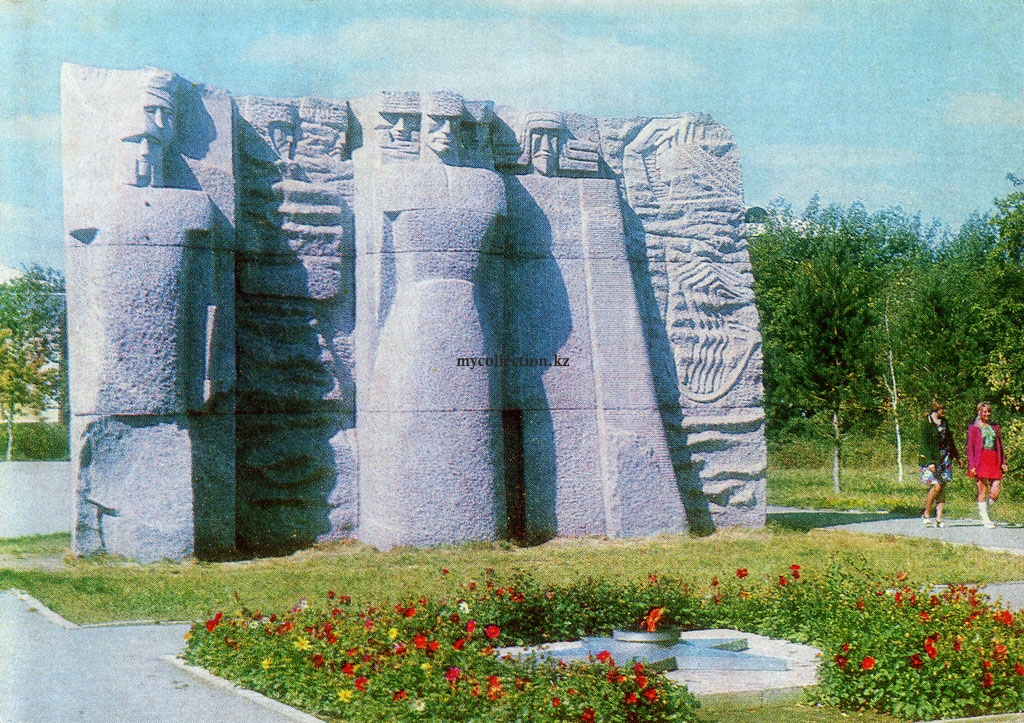 Monument to the fighters for the establishment of Soviet power.jpg