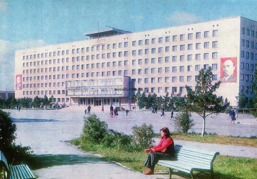 Celinograd - 1977 - Дом Советов.jpg