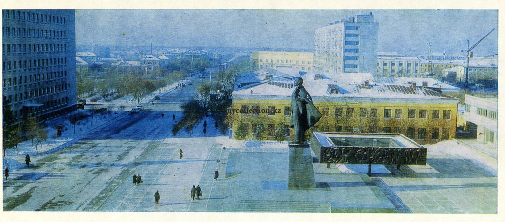 Tselinograd - Winter 1986 - a monument to Lenin - Памятник  Ленину.jpg