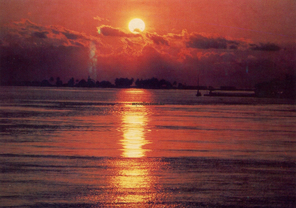 Sunset in the Maldives - Закат на Мальдивах.jpg