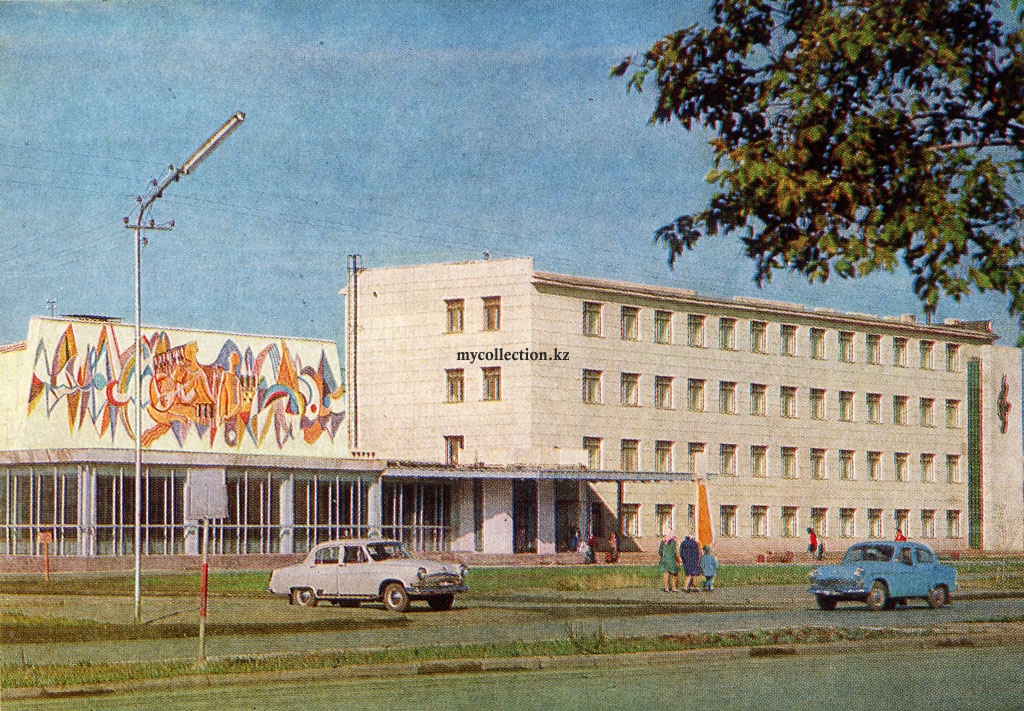Tselinograd 1971 - Music school - Целиноградская музыкальная школа - Казахстан.jpg