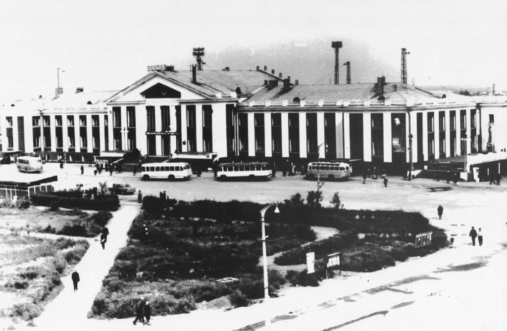Soviet Tselinograd Railway station - Советский Целиноград -  Железнодорожный вокзал.jpg