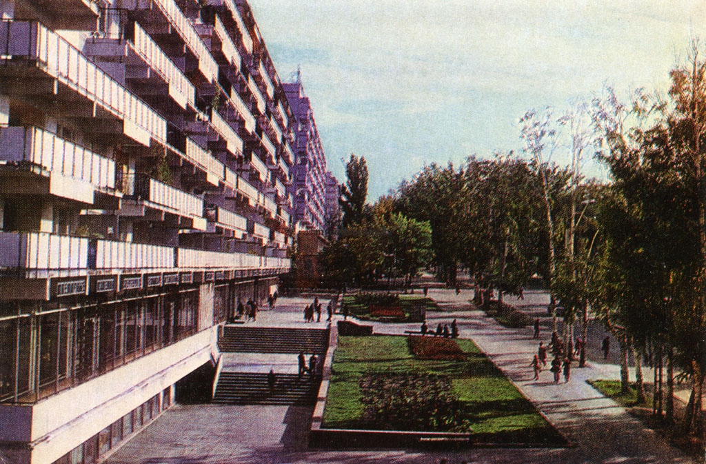 Alma-Ata 1974 Lenin Avenue - Проспект им. В. И. Ленина - Достык.jpg
