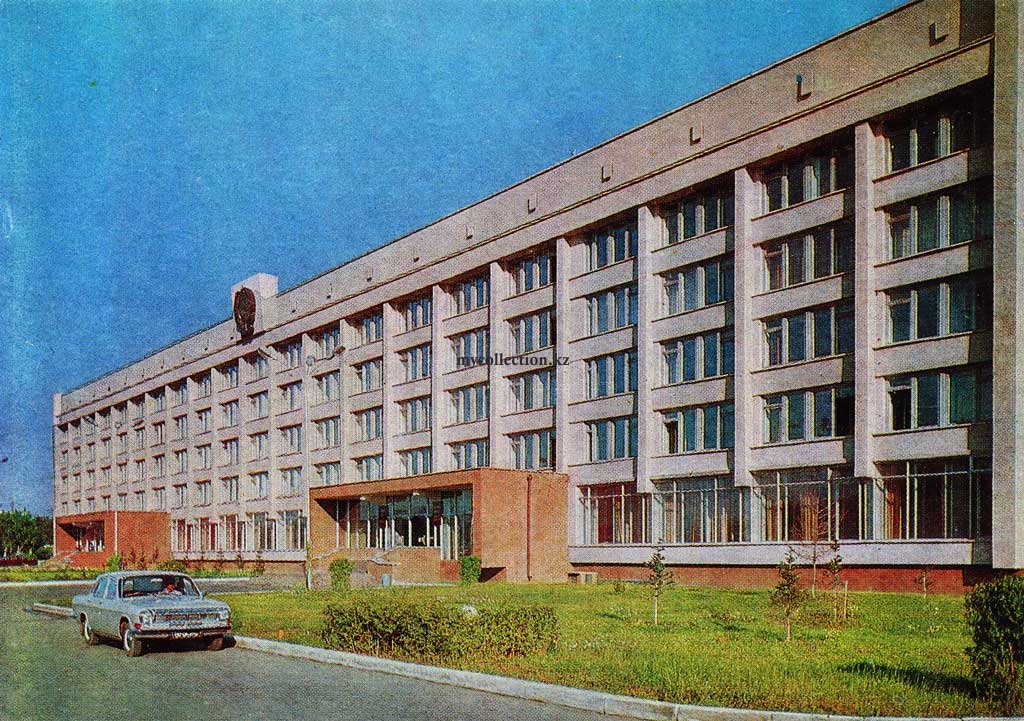 Semipalatinsk - Kazakhstan 1976 -  House of Soviets - Дом Советов - Семипалатинск - акимат.jpg