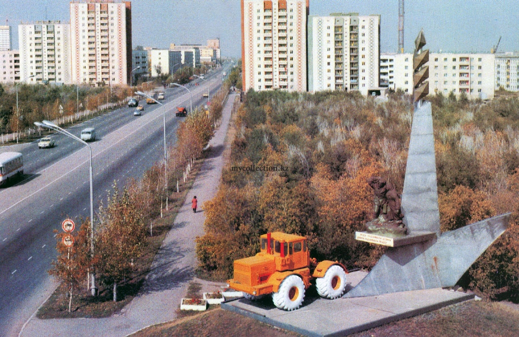 Soviet Tselinograd - Tselinniki avenue - Советский Целиноград - Проспект Целинников.jpg