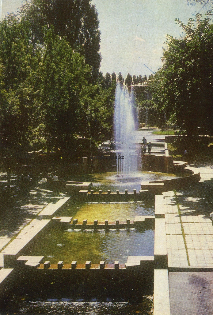 Alma-Ata Fountains Dzhetysu 1974 - Фонтаны Джетысу.jpg