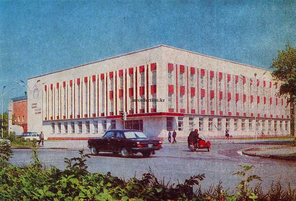Kazakhstan-Semipalatinsk-1976 House of Party Enlightenment - Дом партийного просвещения.jpg