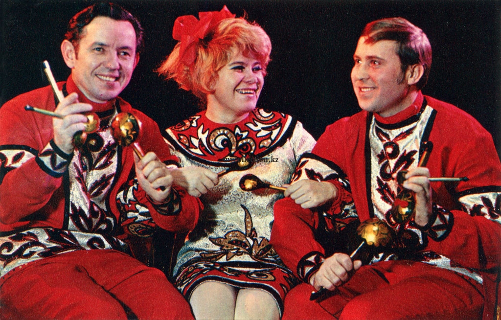 Советская эстрада 1975 - Soviet estrada -  Валерий Николай и Валентина Бухтияровы.jpg